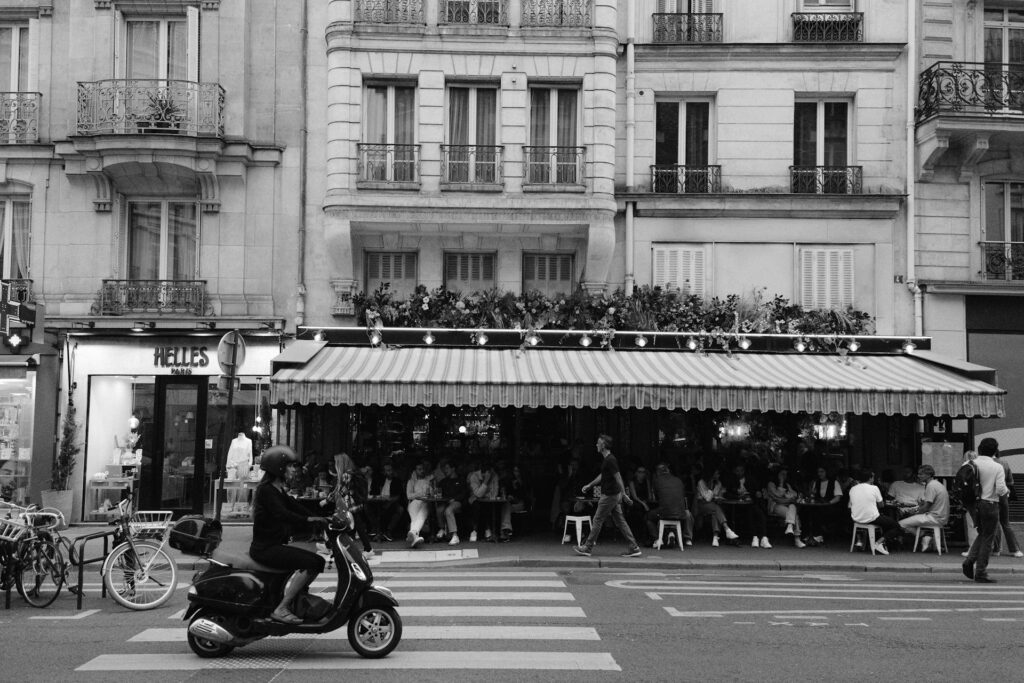 scooter ou voiture à Paris
