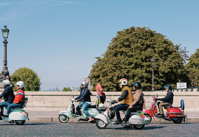scooter ou voiture à Paris